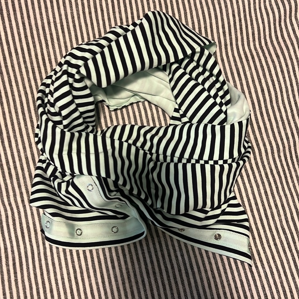 Lululemon snap scarf
